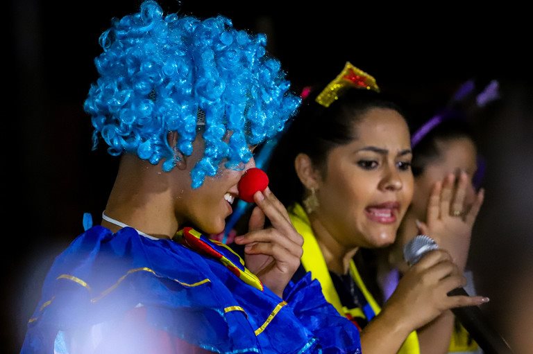 Apresentação artística na comunidade